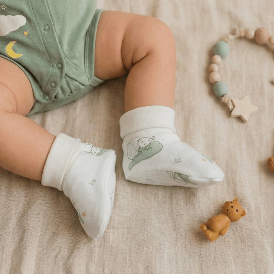 Dreamy Sheep Pattern White Sage Mittens & Booties Set.